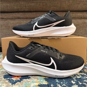Size 7.5 - Nike Women’s Air Zoom Pegasus 40 “Black White”
